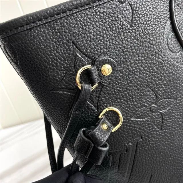 Louis Vuitton Neverfull Monogramme embossé Sac tote noir 6