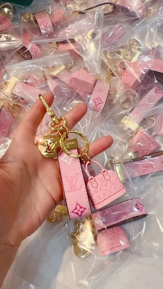 Louis Vuitton Sac à main en cuir avec ferrures rose doré monogrammé 8