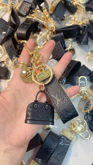 Louis Vuitton Sac à main en cuir avec ferrures rose doré monogrammé 9