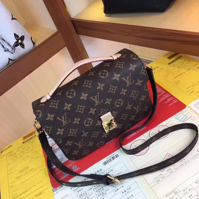 Louis Vuitton Pochette Metis Marrón Beige Monograma Lona Flap-Top Bolsa bajo el brazo 7