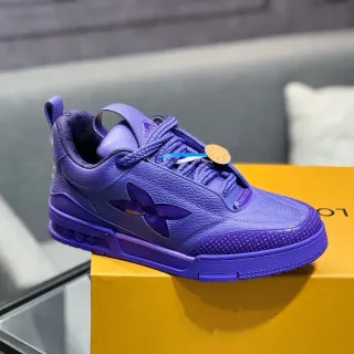 Louis Vuitton Tênis lifestyle de couro granulado roxo na parte superior com monograma e corte de flor