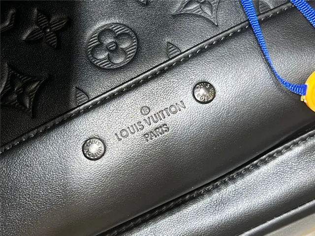 Louis Vuitton Run Away Sac à dos casual noir monogramme embossé 5
