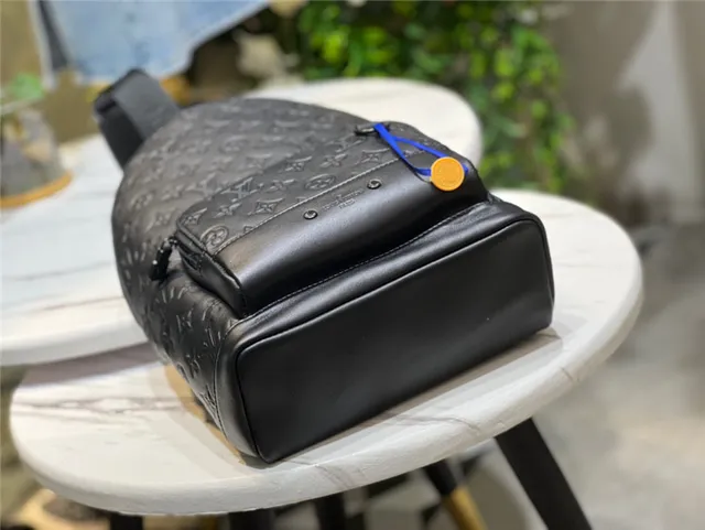 Louis Vuitton Run Away Sac à dos casual noir monogramme embossé 6