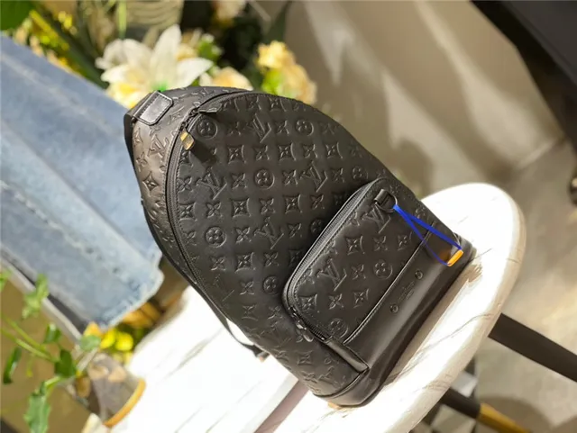Louis Vuitton Run Away Sac à dos casual noir monogramme embossé 9