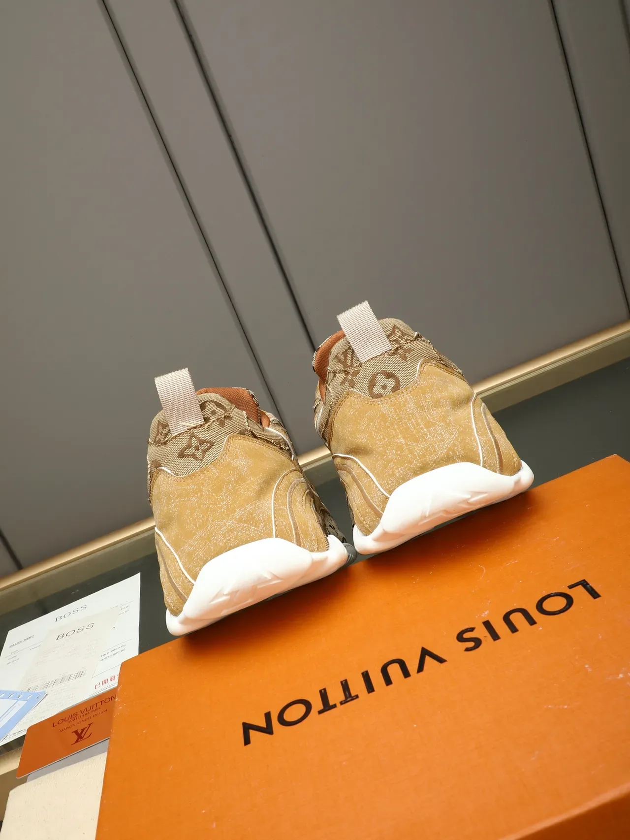 Louis Vuitton Run Away Monogram Tan Lifestyle Tênis 3