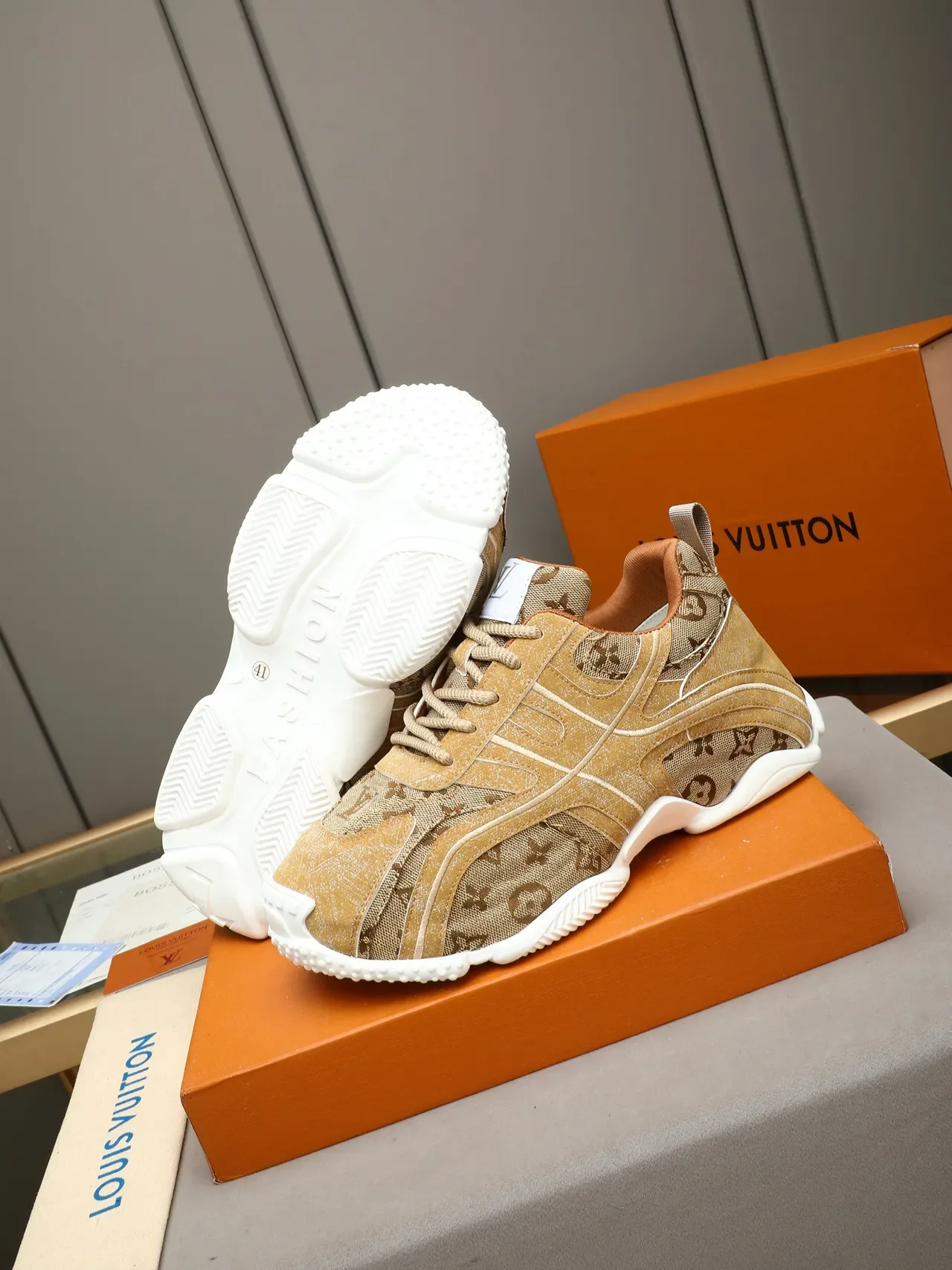 Louis Vuitton Run Away Monogram Tan Lifestyle Tênis 4