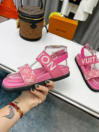 Louis Vuitton Run Away गुलाबी Logo और Monogram कैजुअल सैंडल्स 4