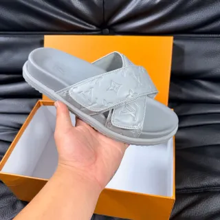 Louis Vuitton Run Away Slide 浅灰色拖鞋