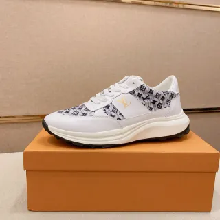 Louis Vuitton Run Away Blanco Marino Monogram-Print Paneles textiles Dorados con Logo LV Zapatillas lifestyle