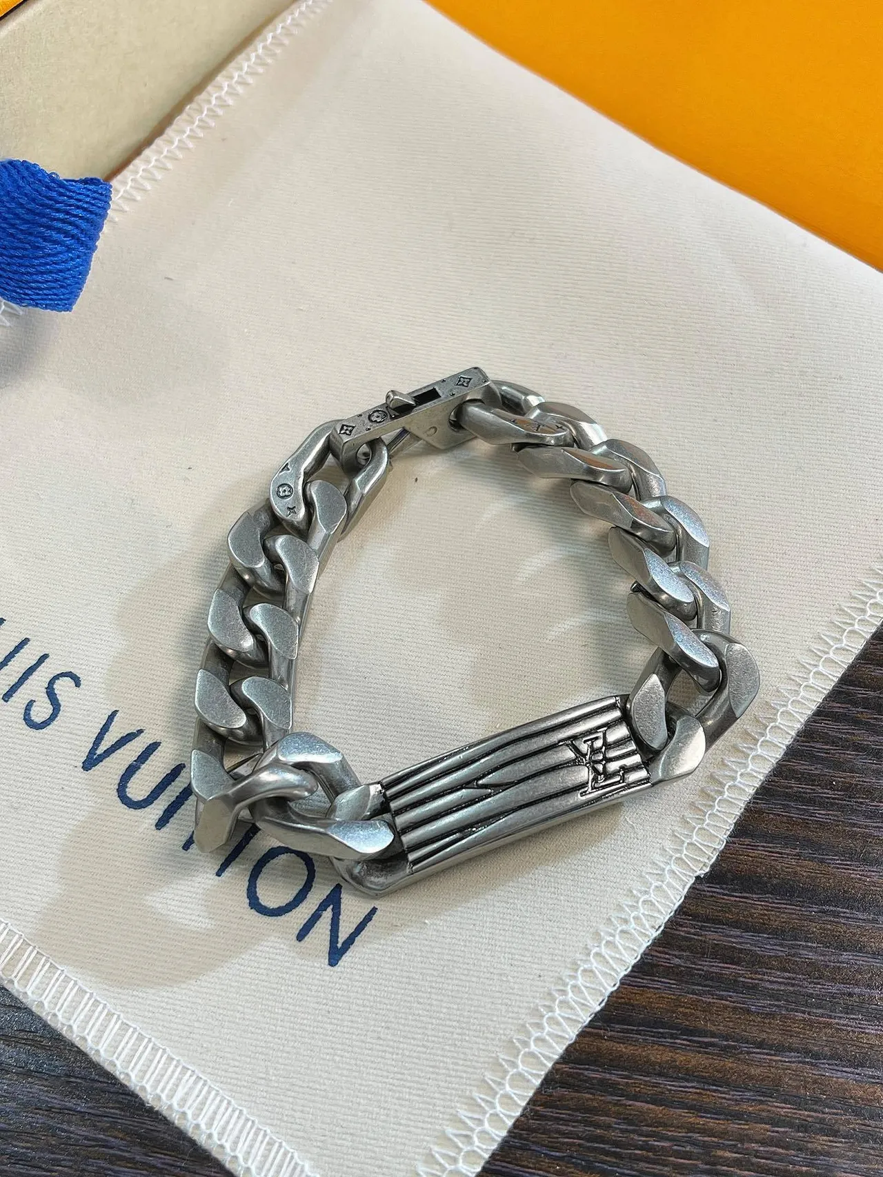 Louis Vuitton Silver Beige Chunky Curb-Link Chain Engraved Central Plaque Bracelet 4
