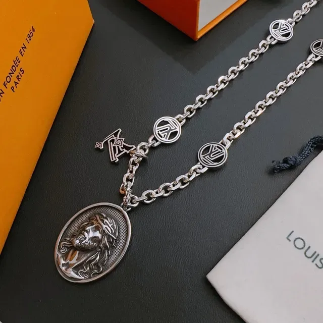 Louis Vuitton Silver Blue Metal Chain Circular Monogram Links Necklace 5