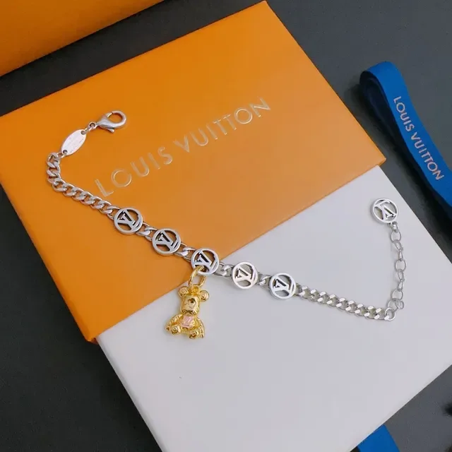 Bracelet Louis Vuitton Chaîne Curb Argent et Or Monogram Disc Charms 6