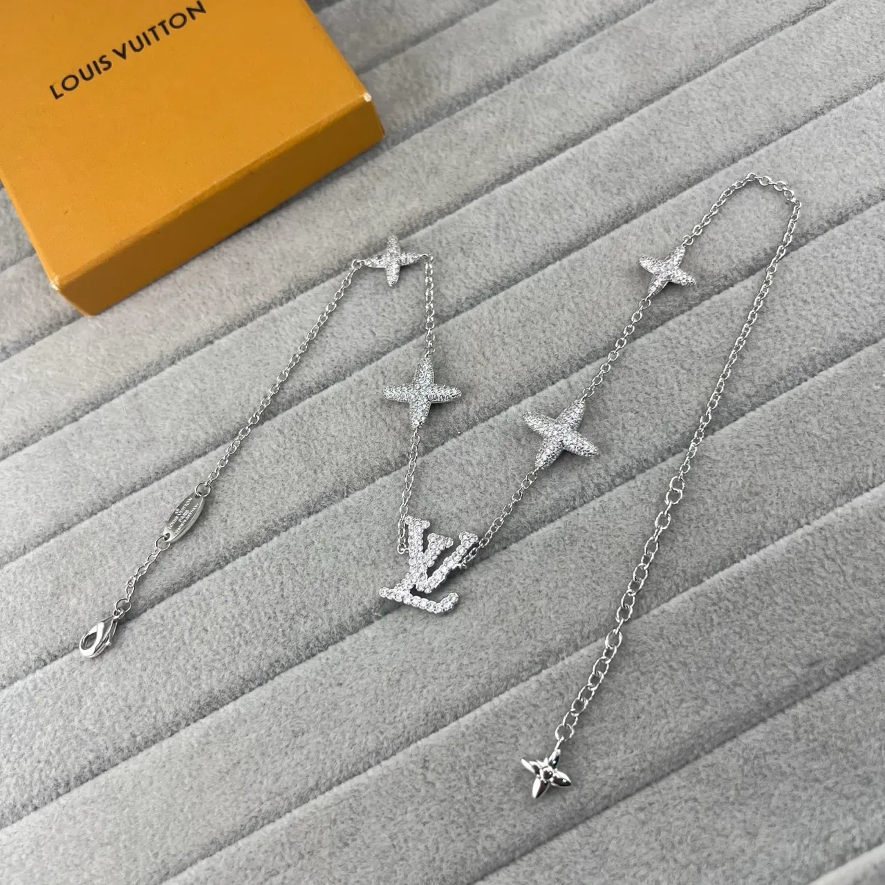 Bracelet Louis Vuitton Star & Monogram Charms Or et Argent Chaîne Maillons 4