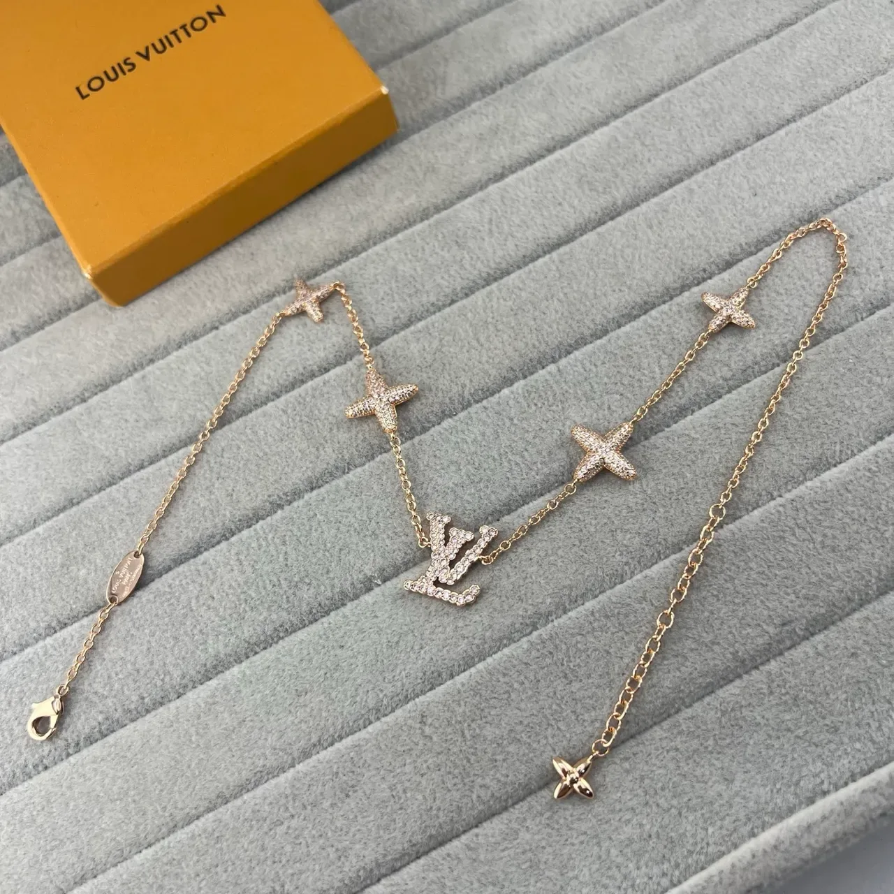 Bracelet Louis Vuitton Star & Monogram Charms Or et Argent Chaîne Maillons 5
