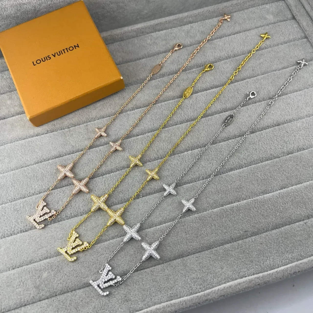 Bracelet Louis Vuitton Star & Monogram Charms Or et Argent Chaîne Maillons 6
