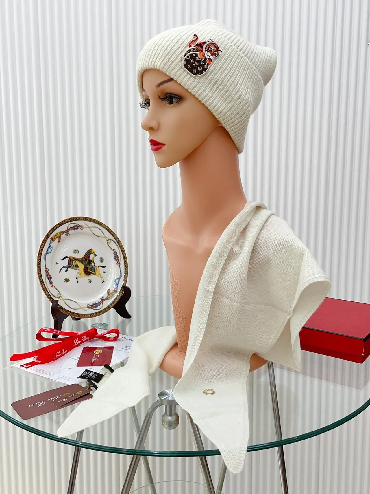 Louis Vuitton bonnet brodé tigre monogramme 8
