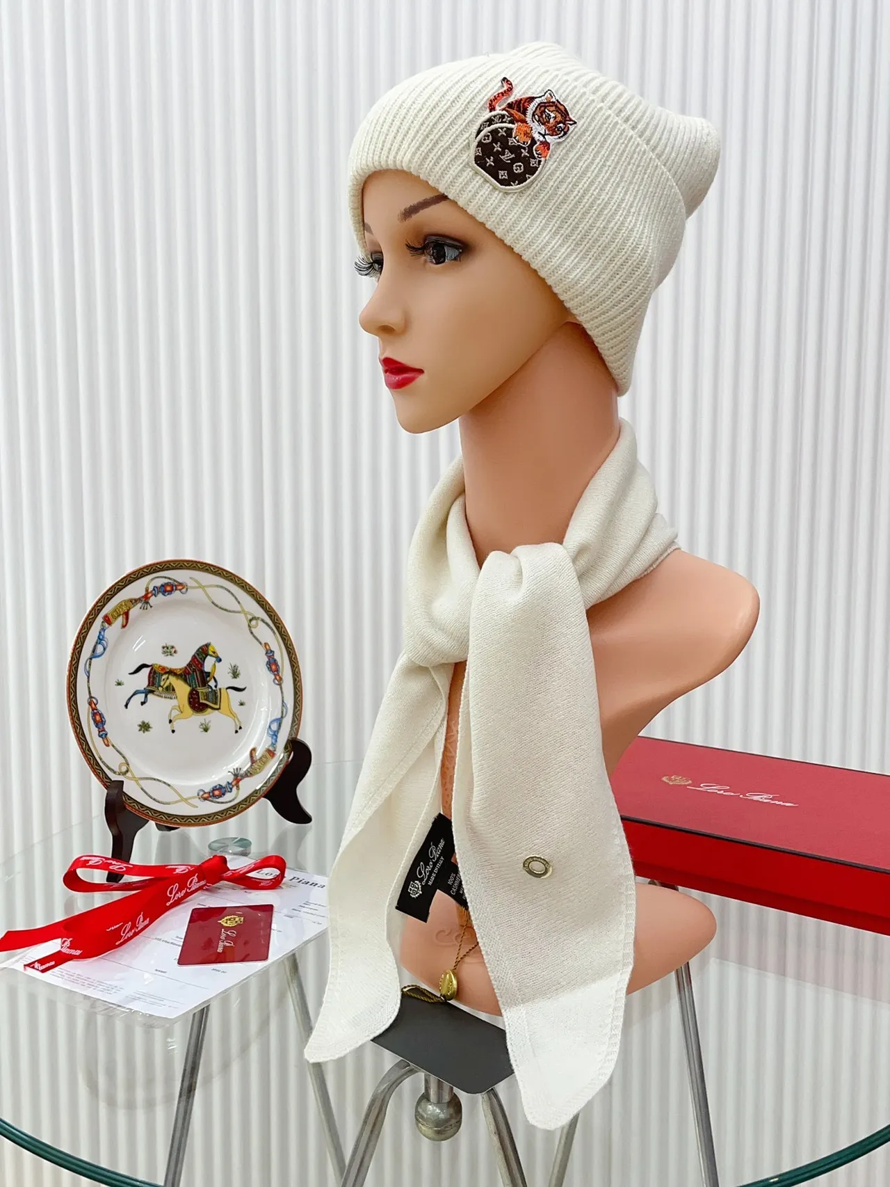 Louis Vuitton bonnet brodé tigre monogramme 9