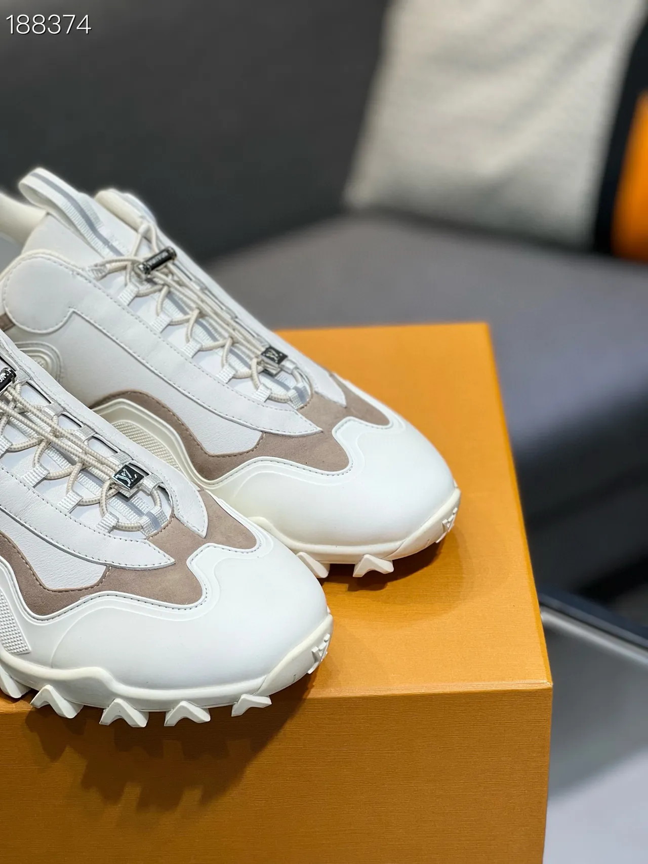 Louis Vuitton Trail Tênis Brancos Bege Sola com lugs Superposições sintéticas em camadas Tênis chunky 6
