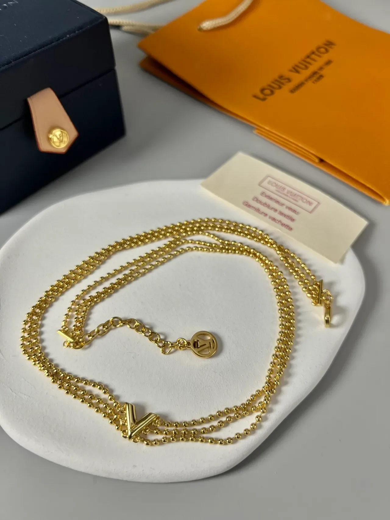 Louis Vuitton V Collection 金色 三股珠球链项链 3