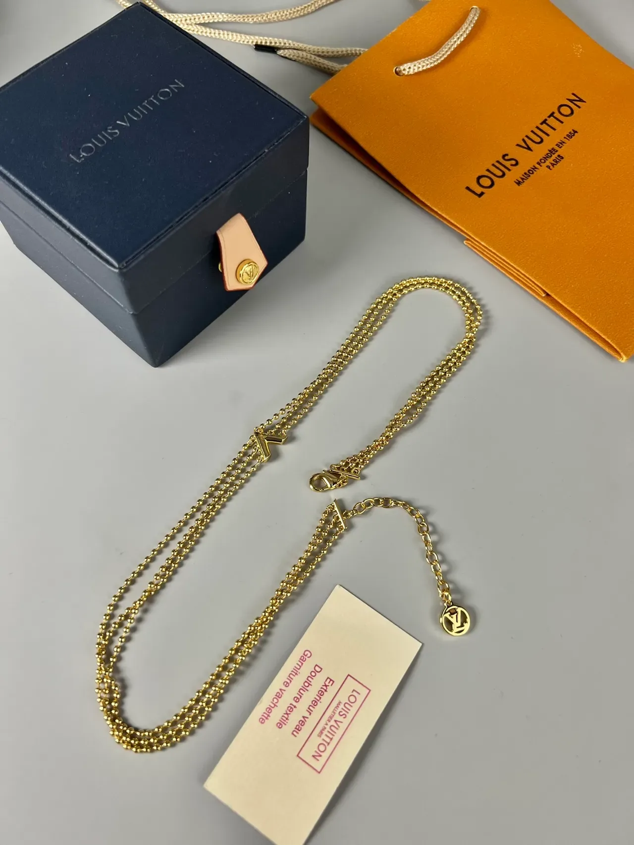 Louis Vuitton V Collection 金色 三股珠球链项链 5