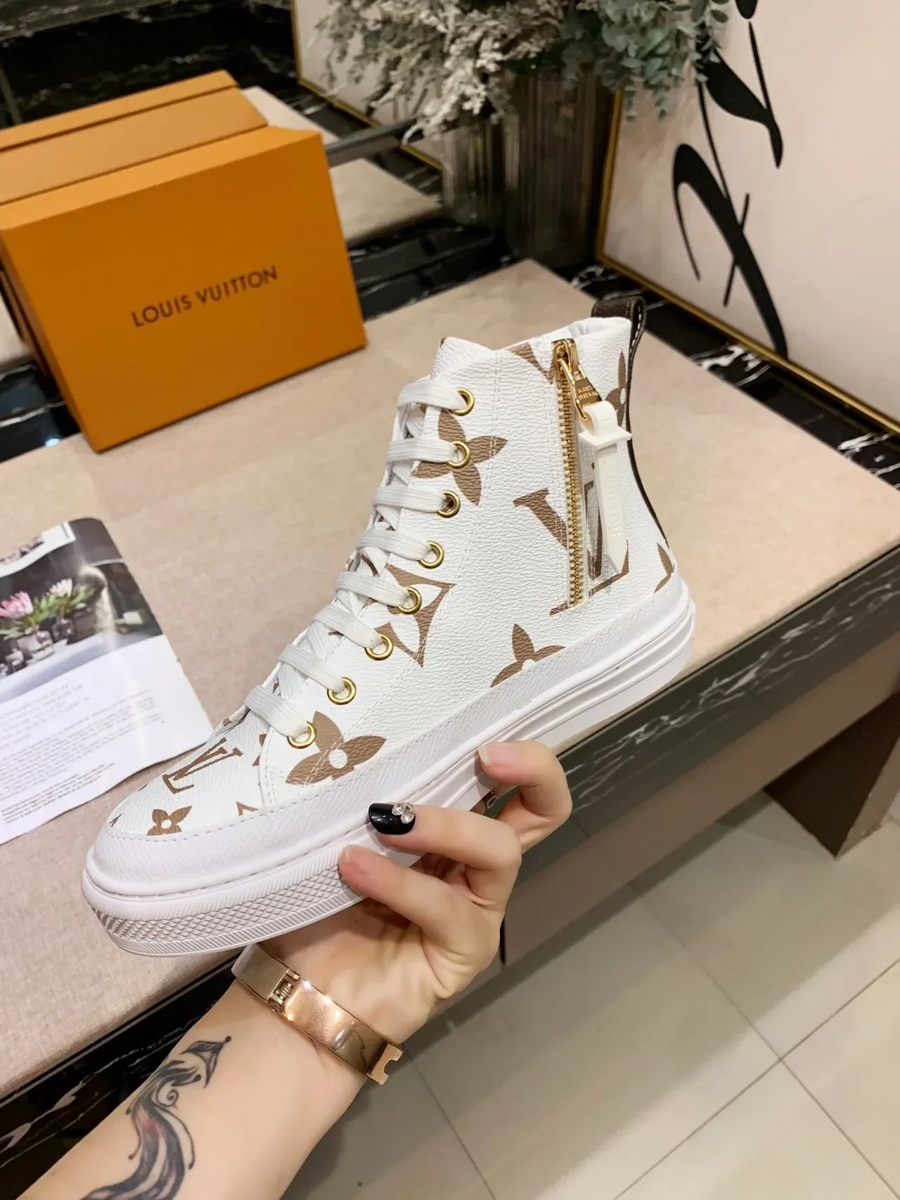 Louis Vuitton 白色棕色高帮印花生活方式运动鞋 3