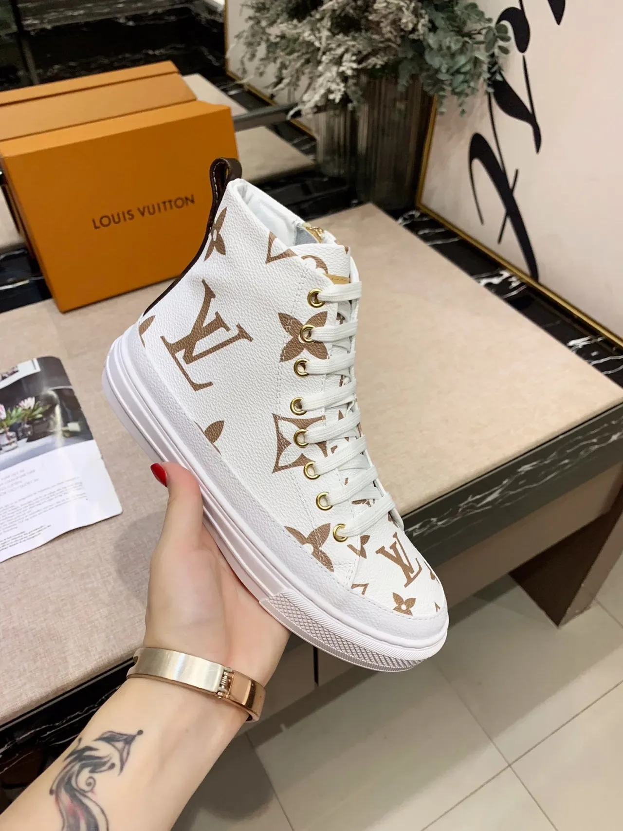 Louis Vuitton 白色棕色高帮印花生活方式运动鞋 4