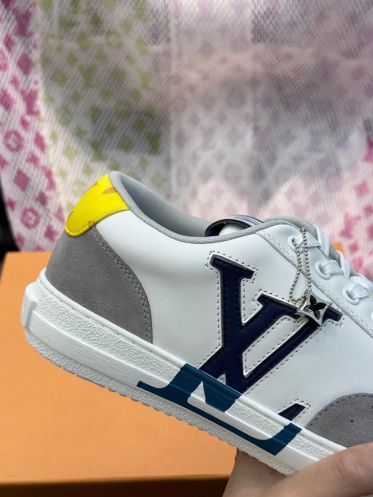 Louis Vuitton Branco Cinza Low-Top Couro-Suede Híbrido Lifestyle Sneakers 8