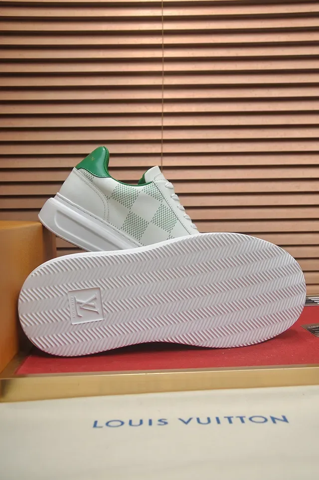 Louis Vuitton حذاء رياضي أبيض أخضر منخفض الارتفاع جلدي lifestyle sneakers 3