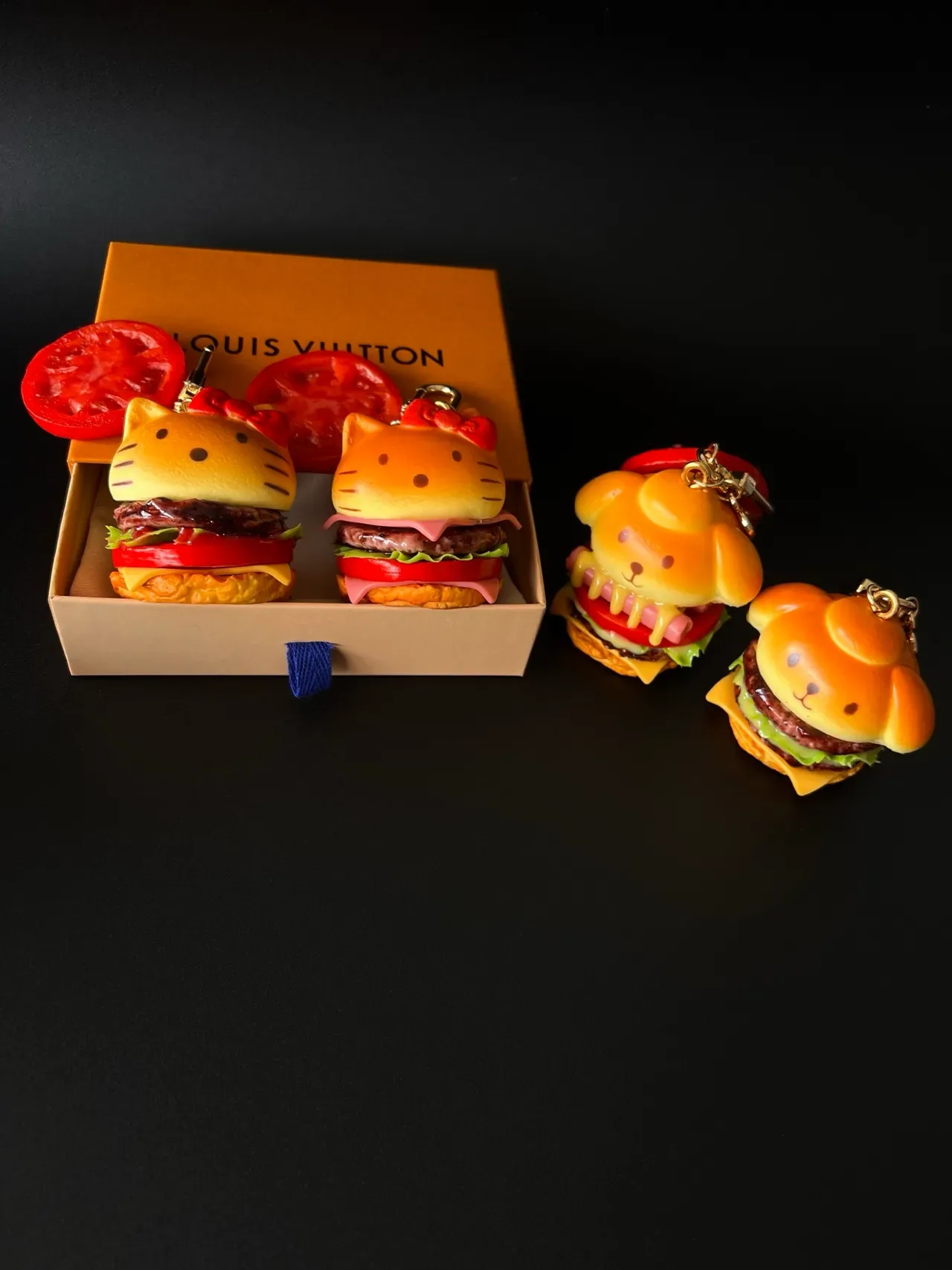 লুইস ভিতোন হলুদ লাল বার্গার শেপ্ড ক্যারেক্টার থিম্ড ক্রসবডি ব্যাগ 10