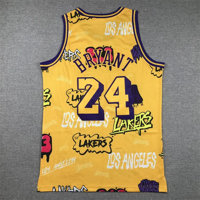 قميص Mitchell & Ness Hardwood Classics 1996–97 كوبي براينت غرافيتي أصفر 3