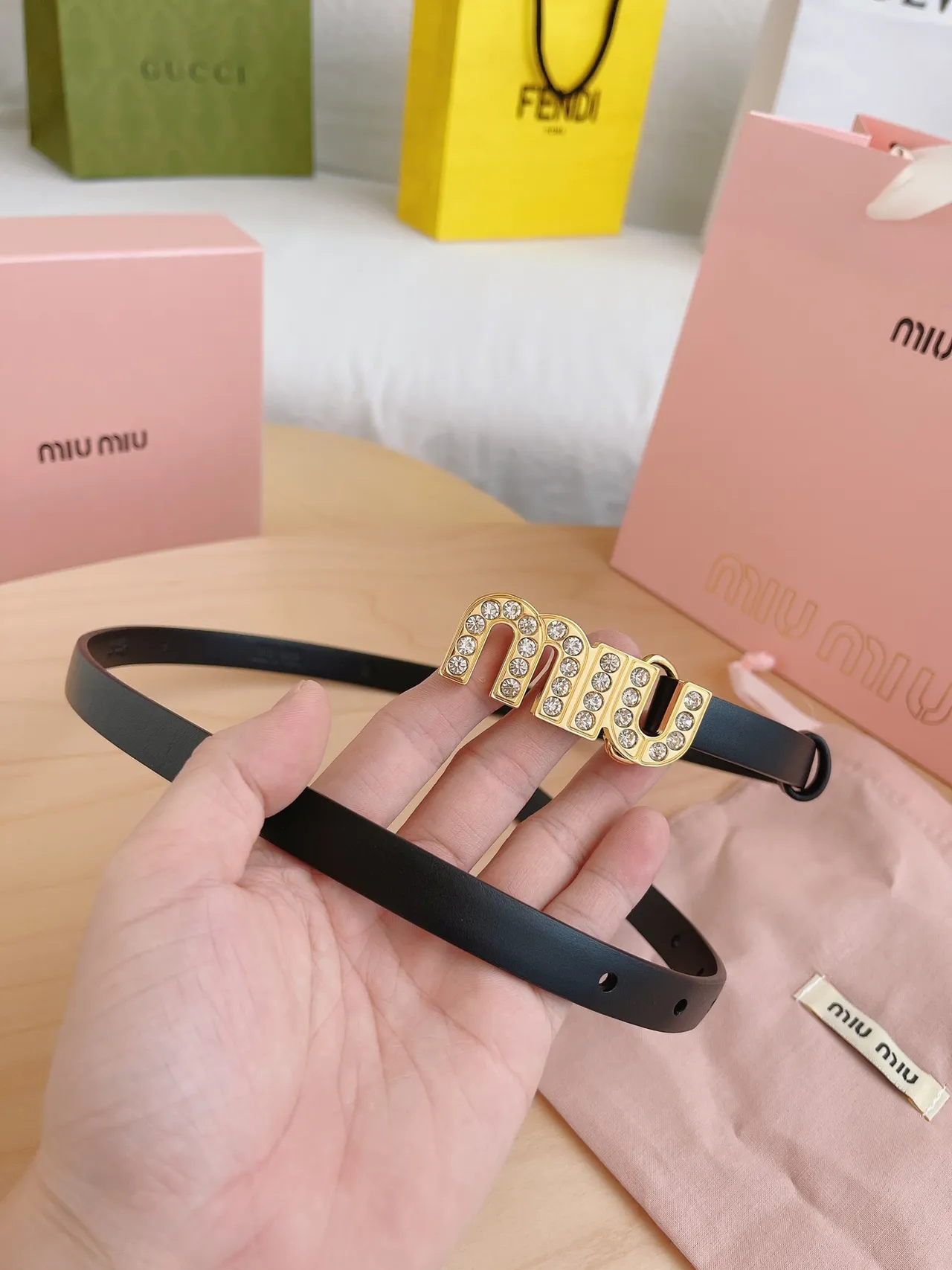 Miu Miu क्रिस्टल लोगो बेल्ट ब्लैक गोल्ड बकल चमड़े की बेल्ट 8