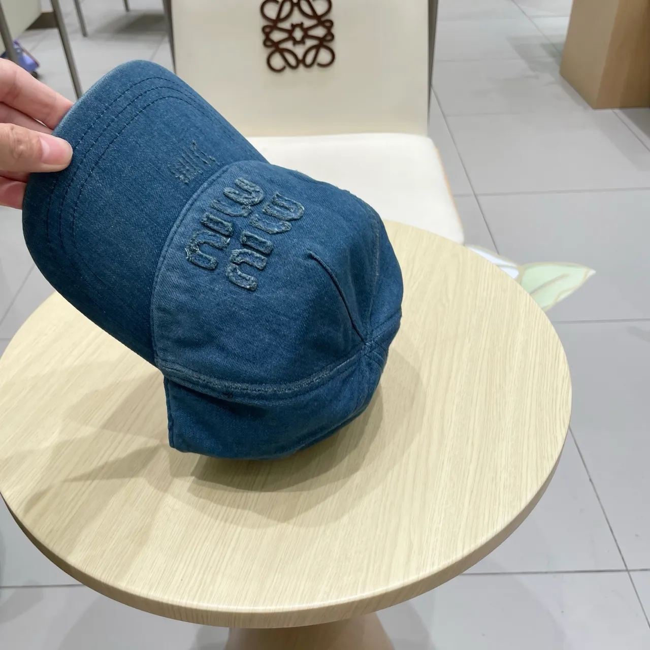 Miu Miu Gorra de béisbol de denim con logo bordado 4