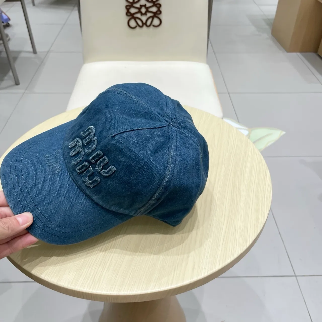 Miu Miu Gorra de béisbol de denim con logo bordado 5