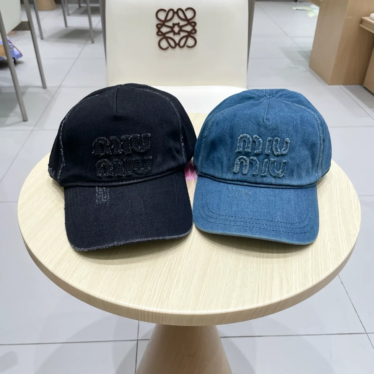 Miu Miu Gorra de béisbol de denim con logo bordado 6