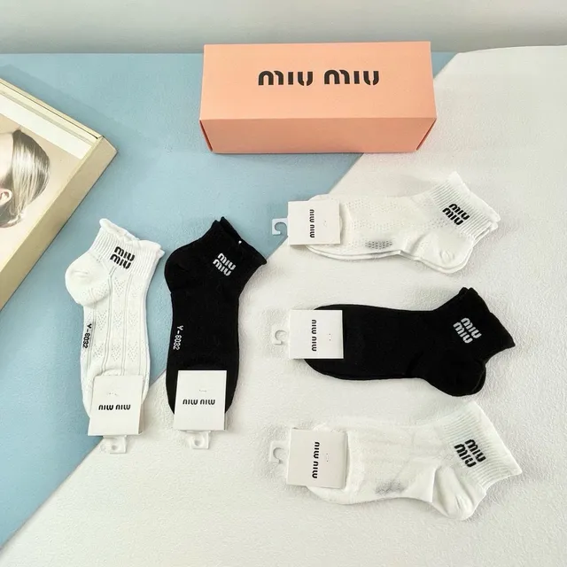 Miu Miu 标志印花踝袜 5