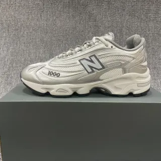 New Balance 1000 Gray White Semelle sculptée Maille et synthétique Construction de superposition Chaussures chunky
