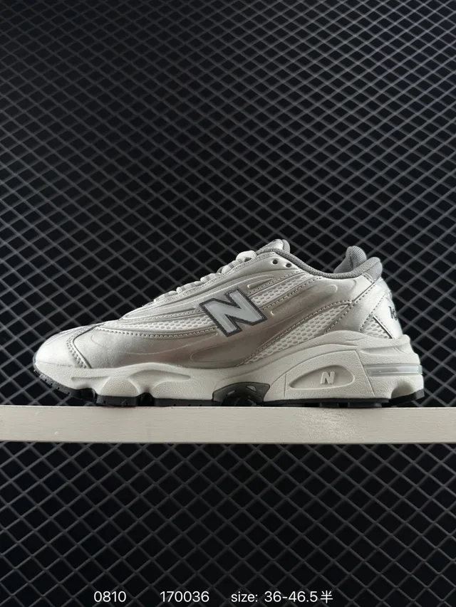 New Balance 1700 Zapatillas Chunky Gris Claro y Negro 5