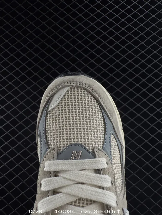 New Balance 2002R Beige Gray Cream tênis lifestyle 3