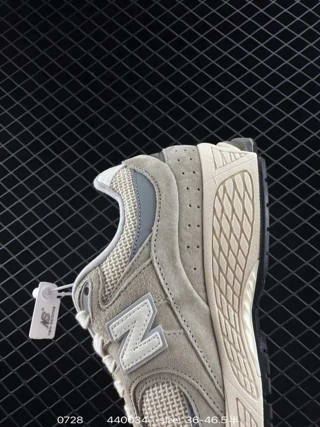 New Balance 2002R Beige Gray Cream tênis lifestyle 4