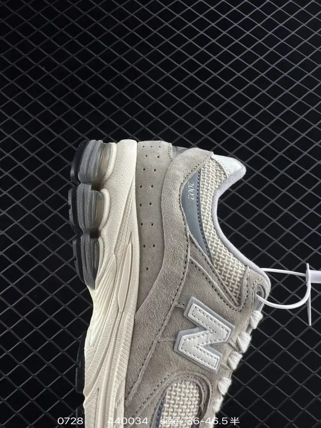 New Balance 2002R Beige Gray Cream tênis lifestyle 5
