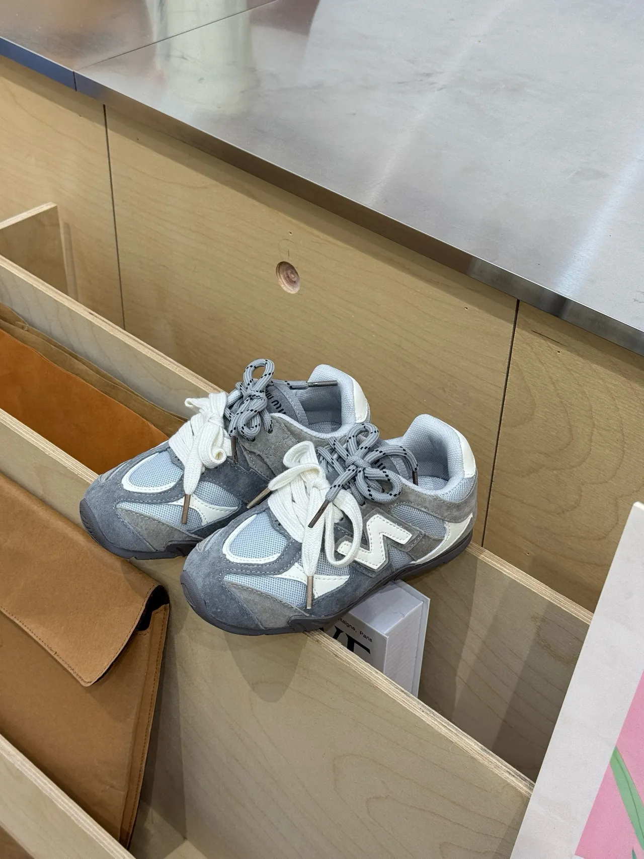 New Balance 327 Gray and White Lifestyle Sneakers 10