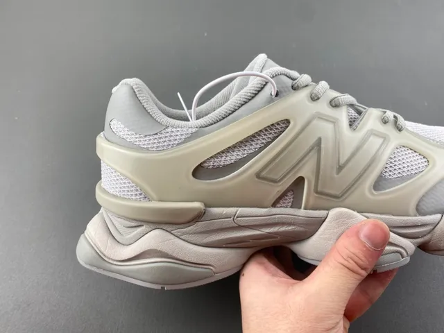 New Balance 9060 بيج مونوكروم سميك سنيكرز 3