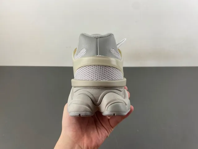New Balance 9060 بيج مونوكروم سميك سنيكرز 4