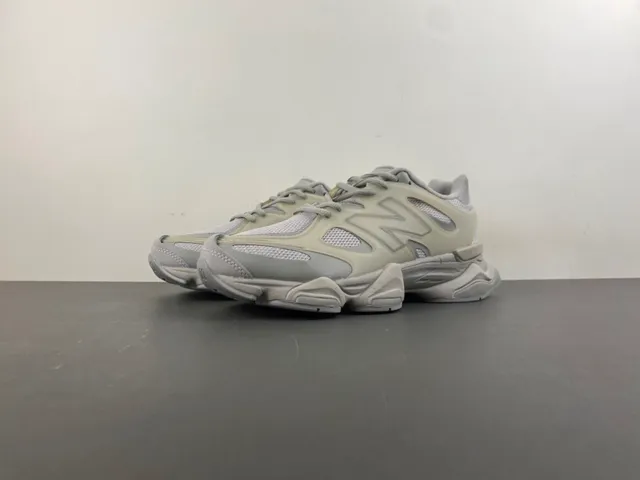 New Balance 9060 بيج مونوكروم سميك سنيكرز 10