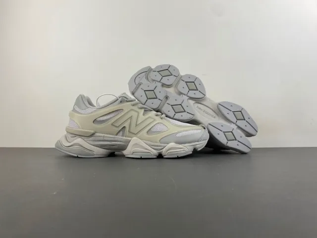 New Balance 9060 بيج مونوكروم سميك سنيكرز 12