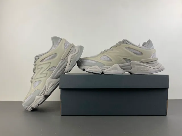 New Balance 9060 بيج مونوكروم سميك سنيكرز 14