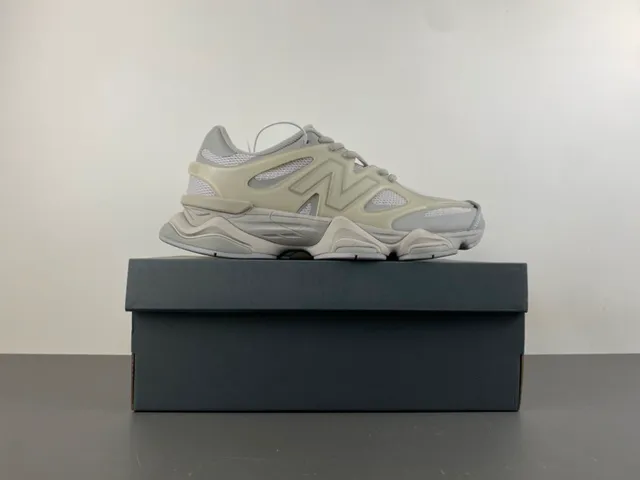 New Balance 9060 بيج مونوكروم سميك سنيكرز 15