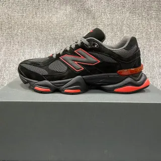 New Balance 9060 黑色和红色厚底运动鞋
