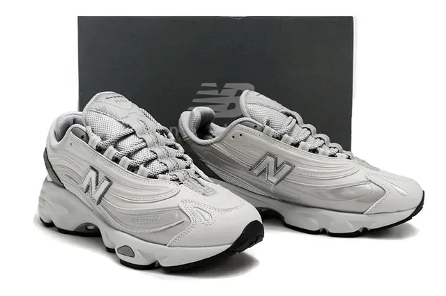 New Balance 9060 灰色厚底运动鞋 5