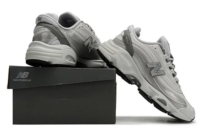 New Balance 9060 灰色厚底运动鞋 6